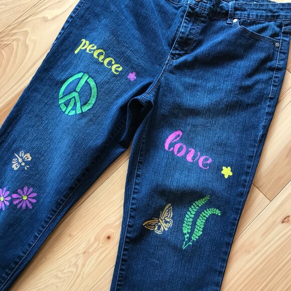 Upcycled Gloria Vanderbilt Painted Hippie Jeans, Festival Denim Capris, Size 10 - Picture 11 of 12